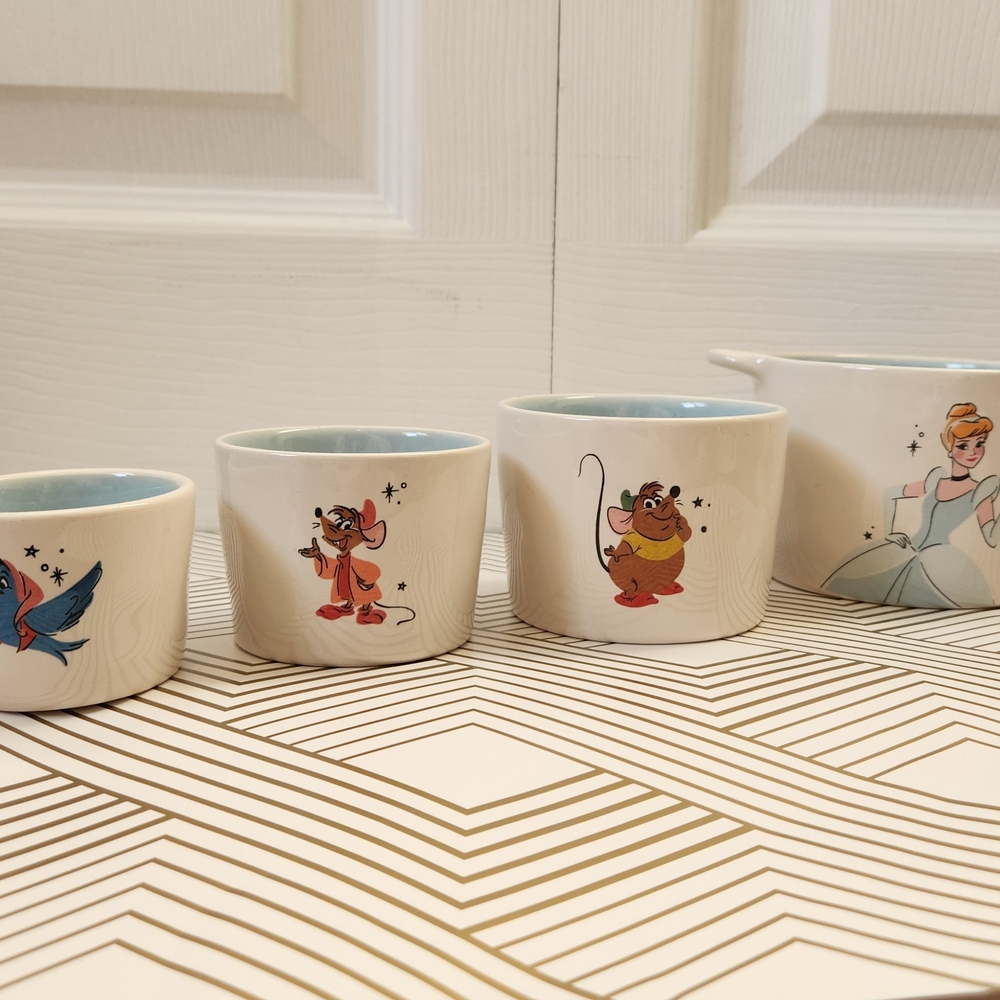 RAE DUNN Cinderella Measuring Cups - Picture 3 of 4